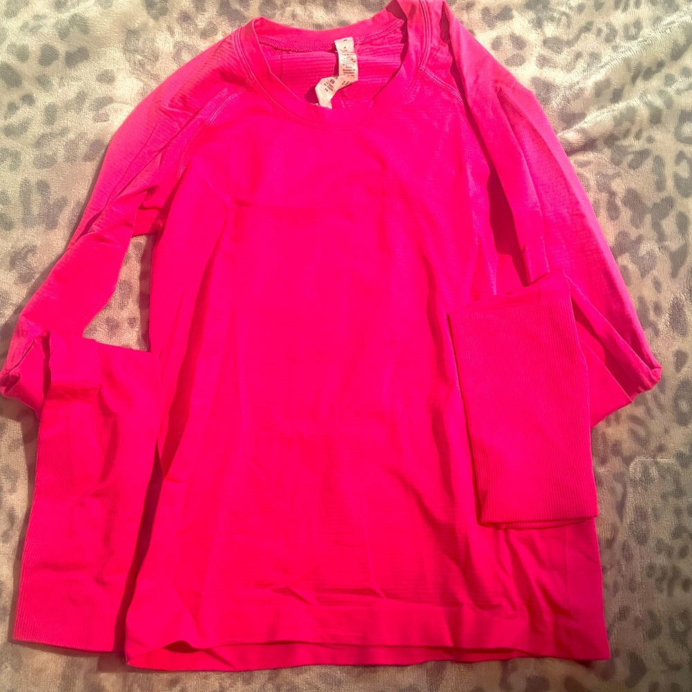 LULULEMON highlighter pink swiftly!! Sz 4